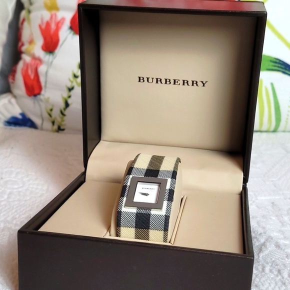 Burberry 🛵 watch 06-462 - Picture 1 of 11